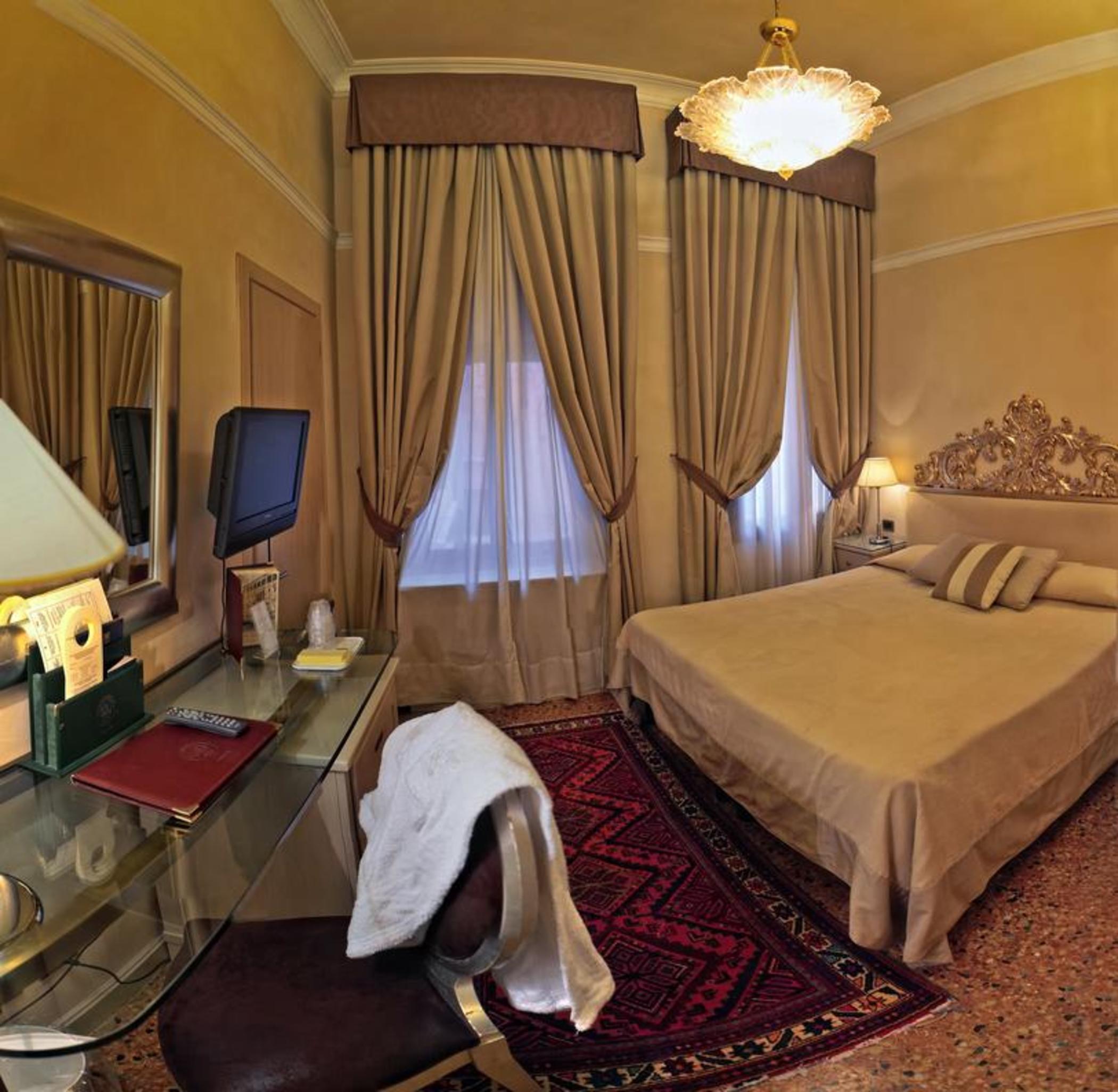 Hotel Liassidi Palace Венеція Номер фото