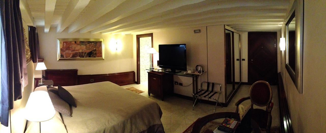 Hotel Liassidi Palace Венеція Номер фото